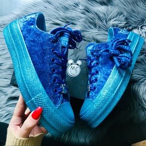 HP♡!NEW!! 🤩 CONVERSE X MILEY!!! ALLSTAR LOWTOP VELVET!!!